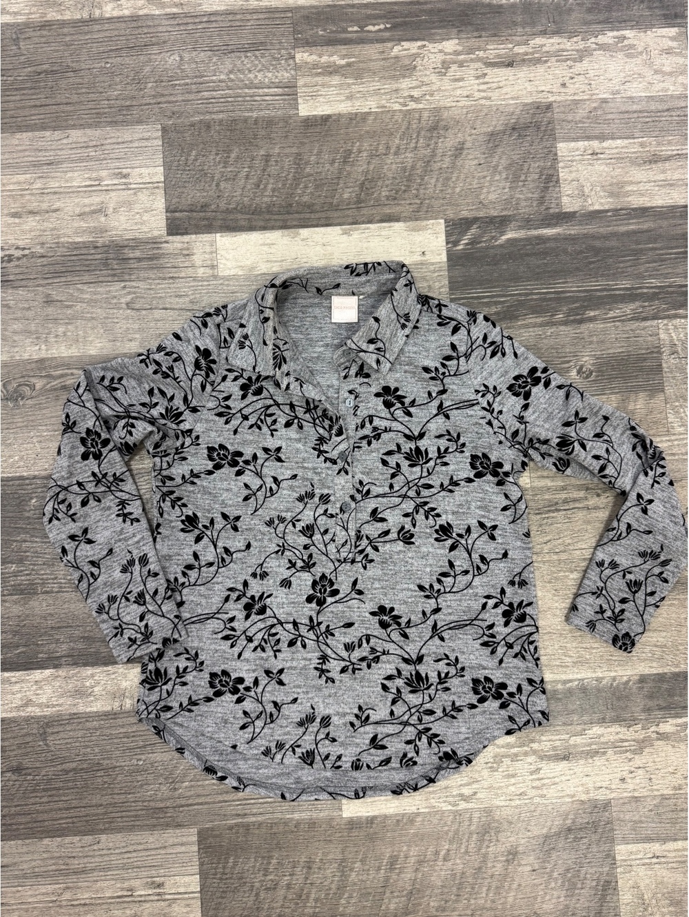 Zac & Rachel Gray and Black Floral Button-Up Long Sleeve Top